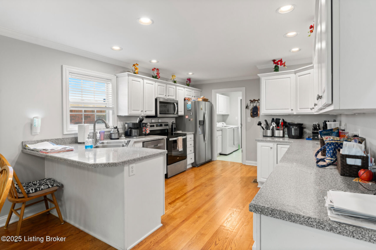 Listing Image 14