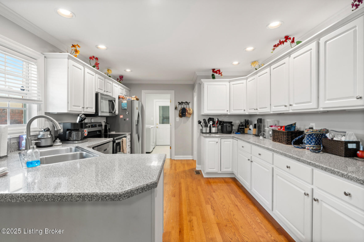 Listing Image 15