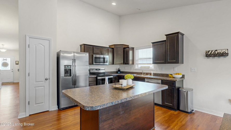 Listing Image 11