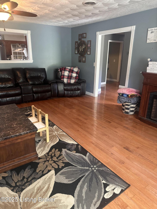 Listing Image 37