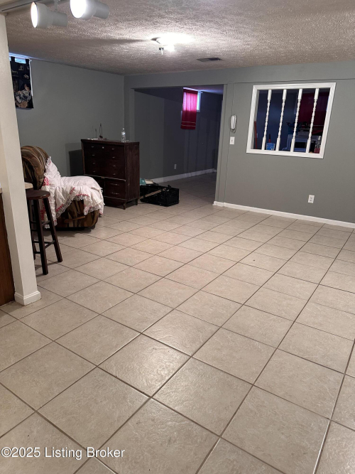 Listing Image 50