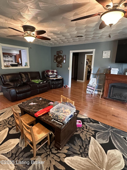 Listing Image 7