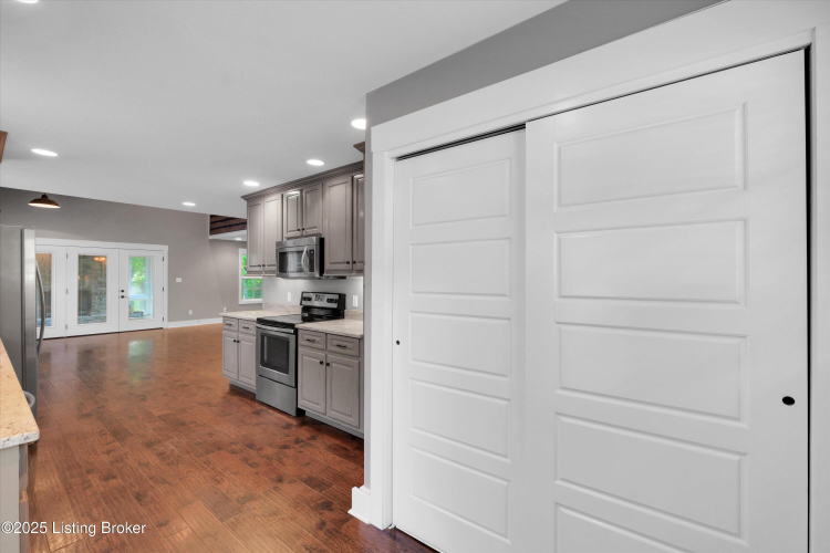Listing Image 18