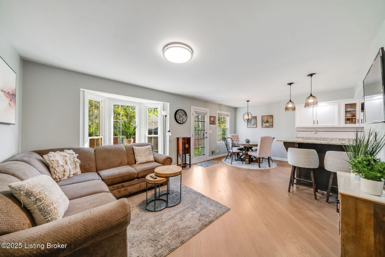 Listing Image 10