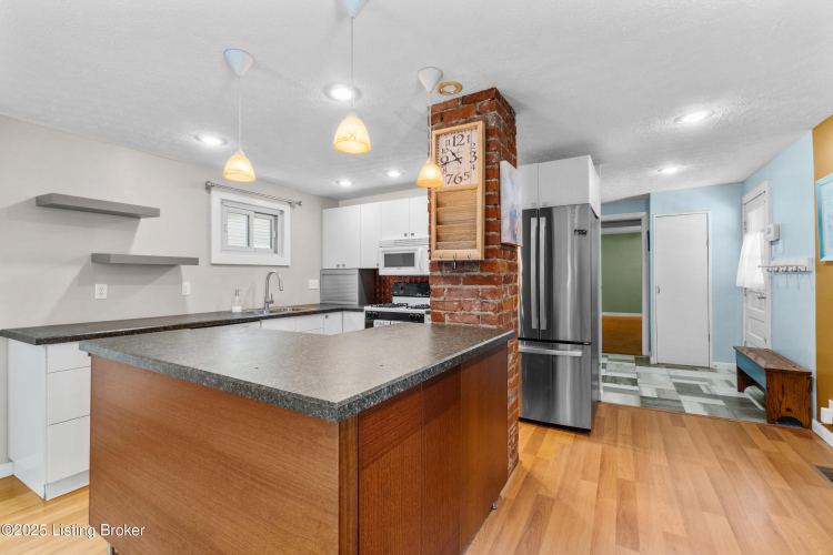 Listing Image 14