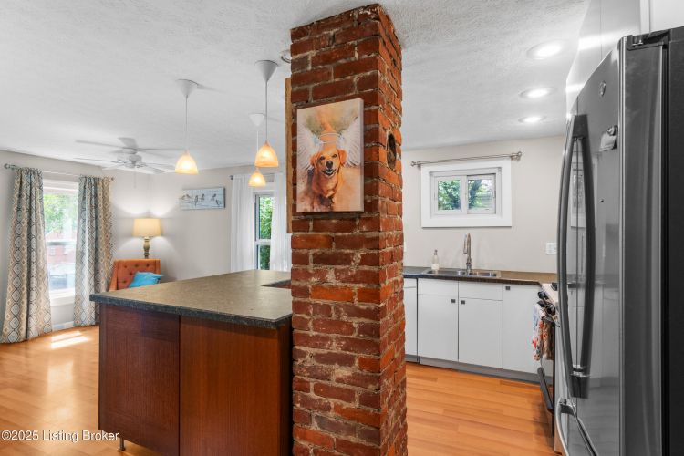 Listing Image 16