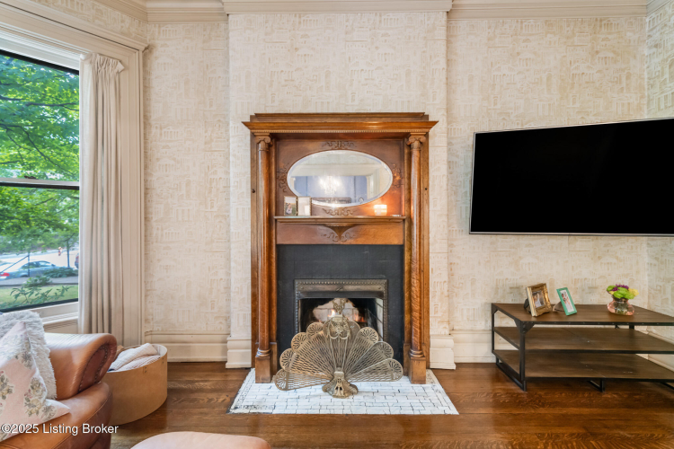 Listing Image 10