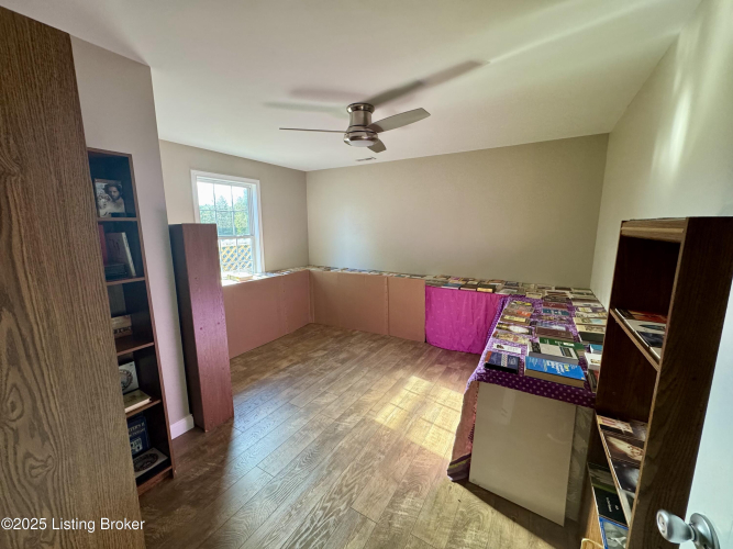 Listing Image 20