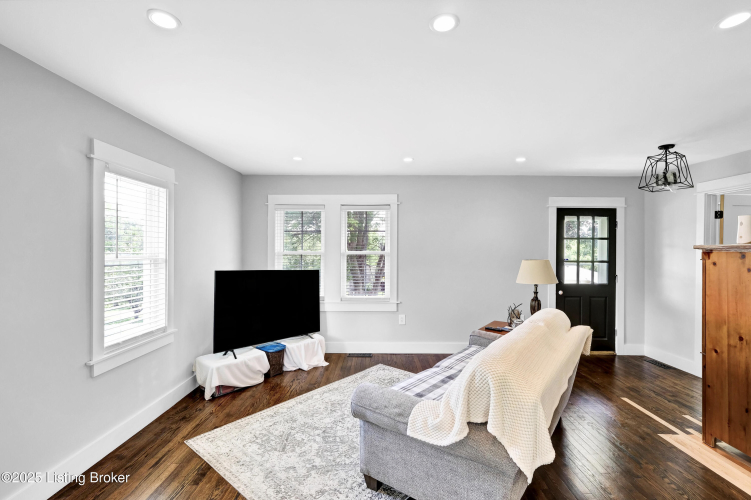 Listing Image 17