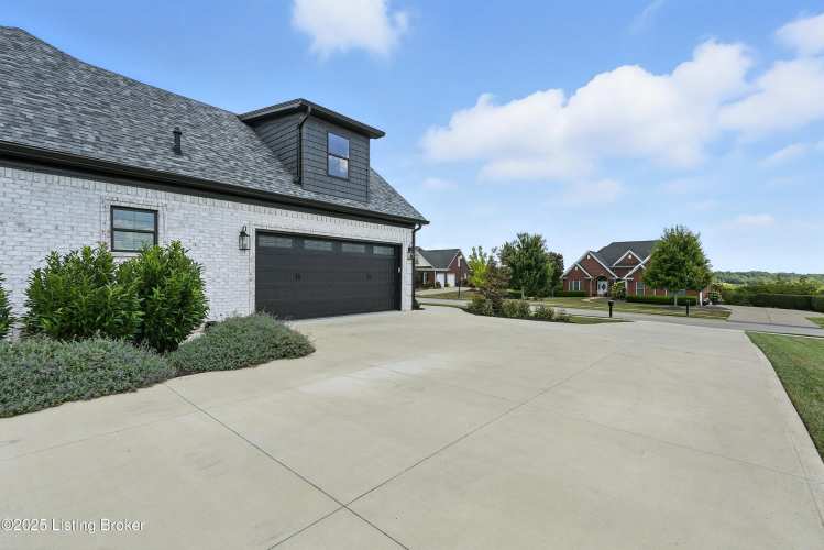 Listing Image 64