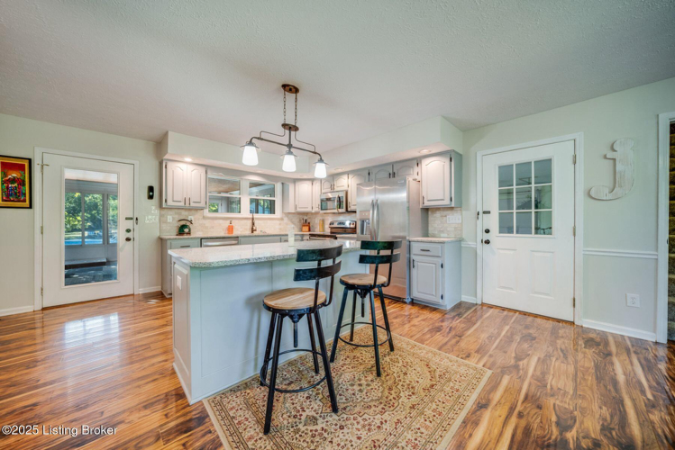 Listing Image 12