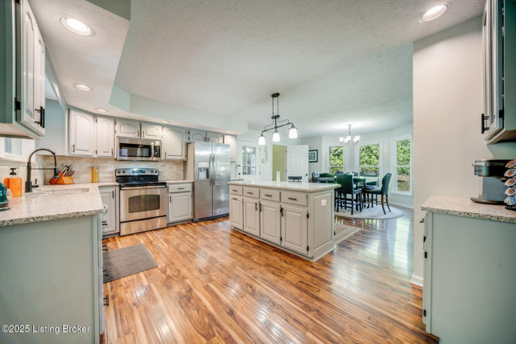 Listing Image 15