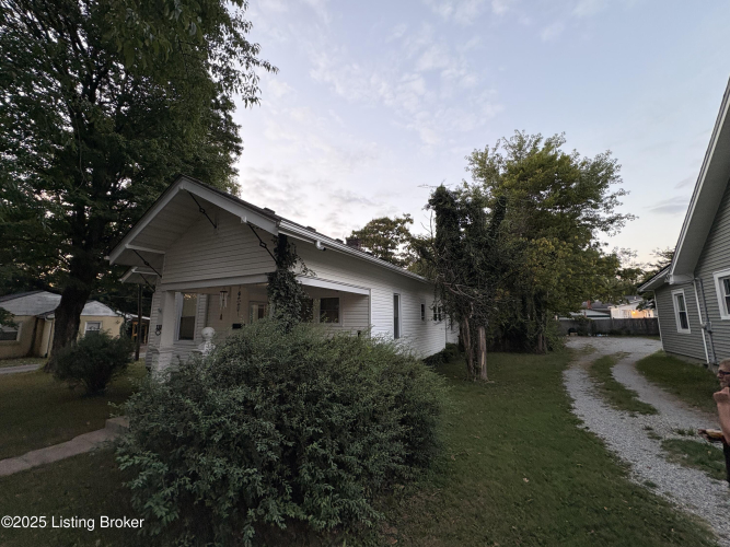 Listing Image 4