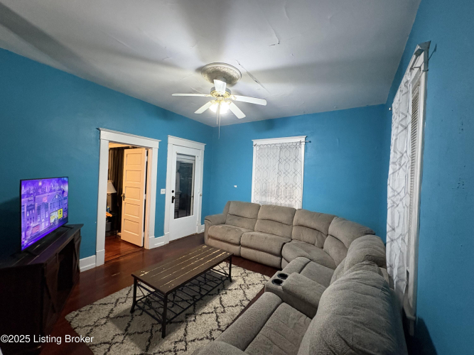 Listing Image 10