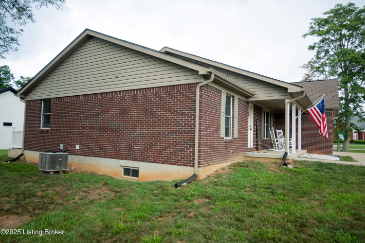 Listing Image 17
