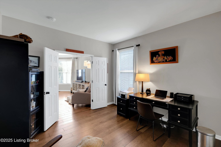 Listing Image 10