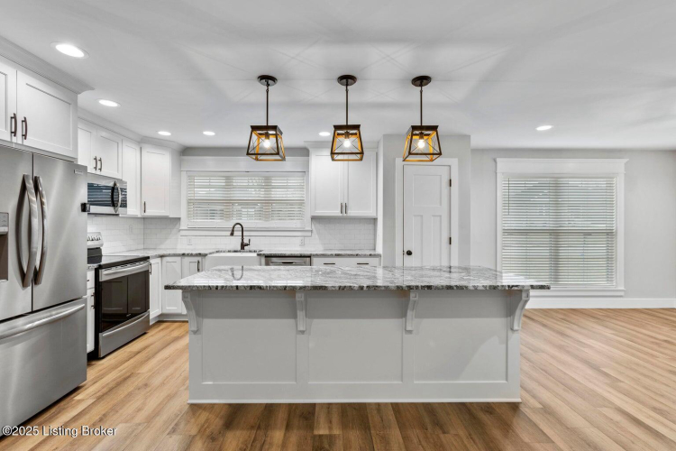 Listing Image 11