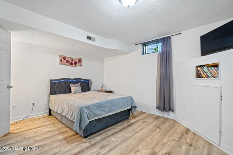 Listing Image 53