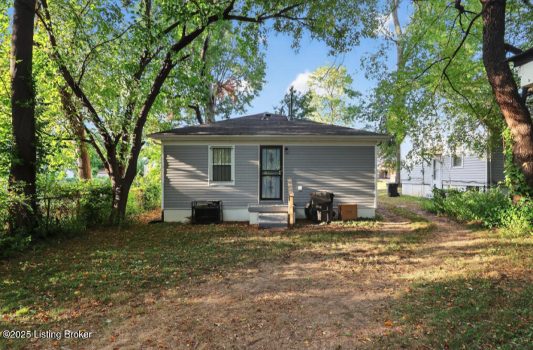 Listing Image 4