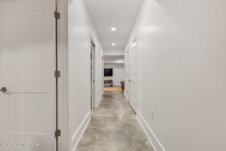 Listing Image 64