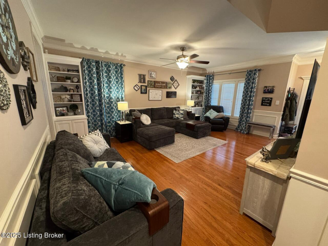 Listing Image 10