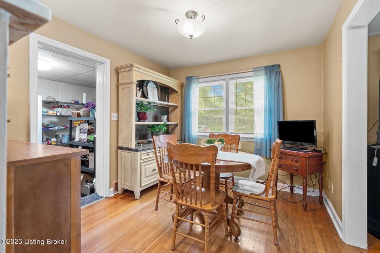 Listing Image 8