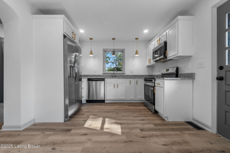 Listing Image 16