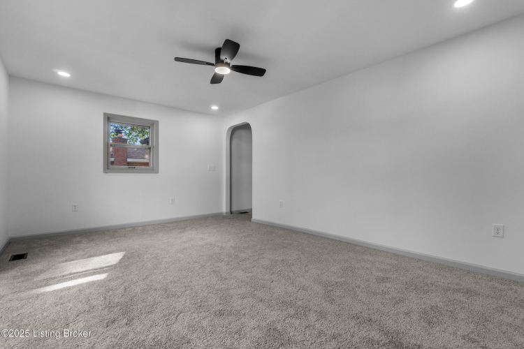 Listing Image 28