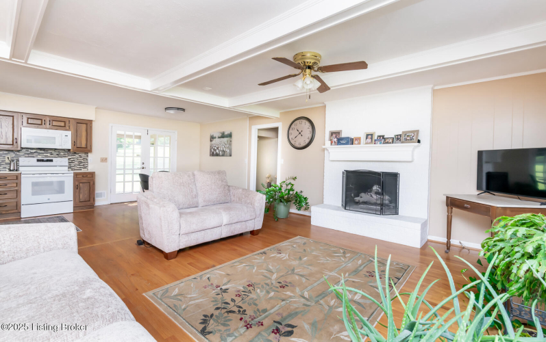Listing Image 7
