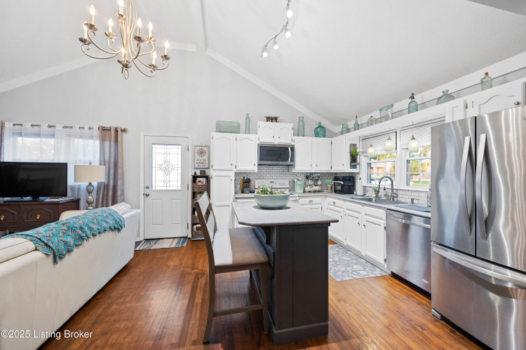 Listing Image 12