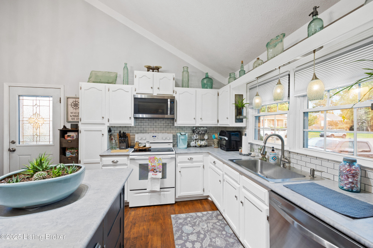 Listing Image 14
