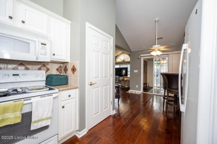 Listing Image 11