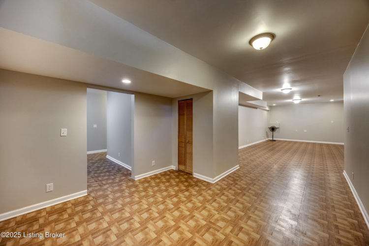Listing Image 82