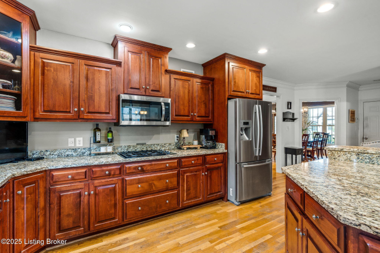 Listing Image 12