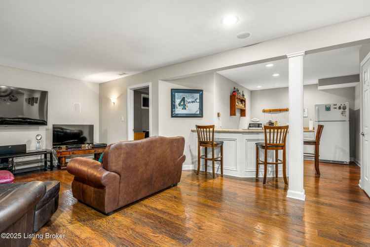 Listing Image 44