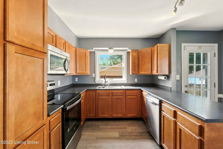 Listing Image 8