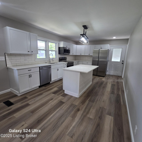 Listing Image 6