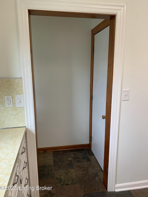 Listing Image 48