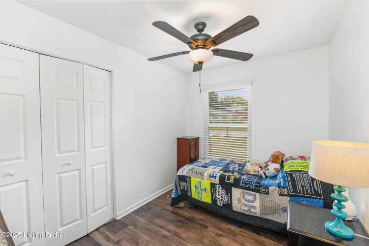 Listing Image 11