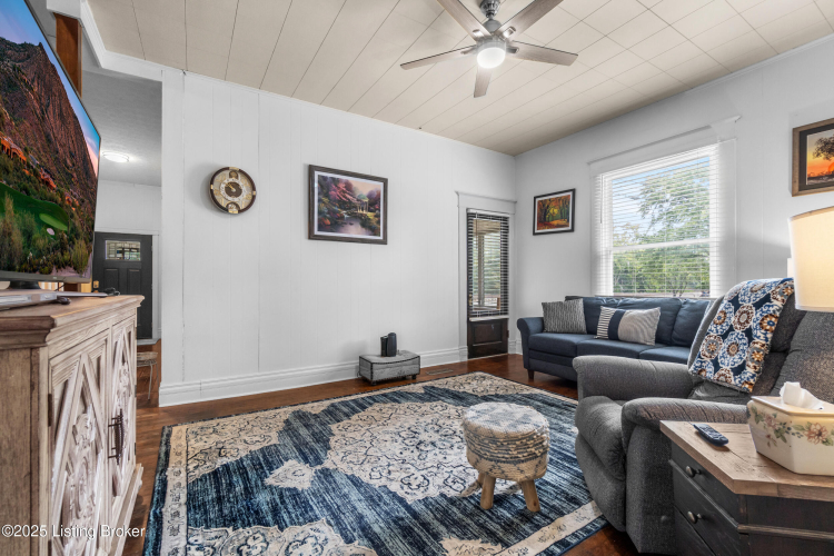 Listing Image 8