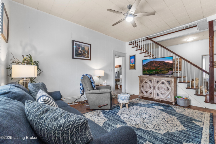 Listing Image 10
