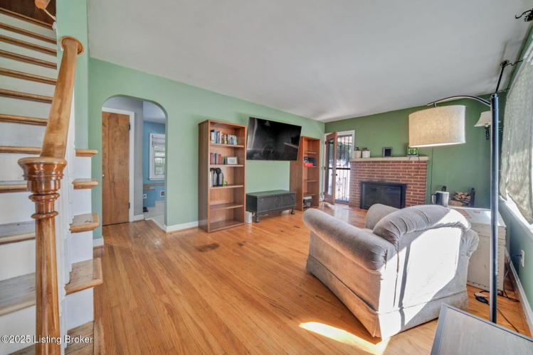 Listing Image 5