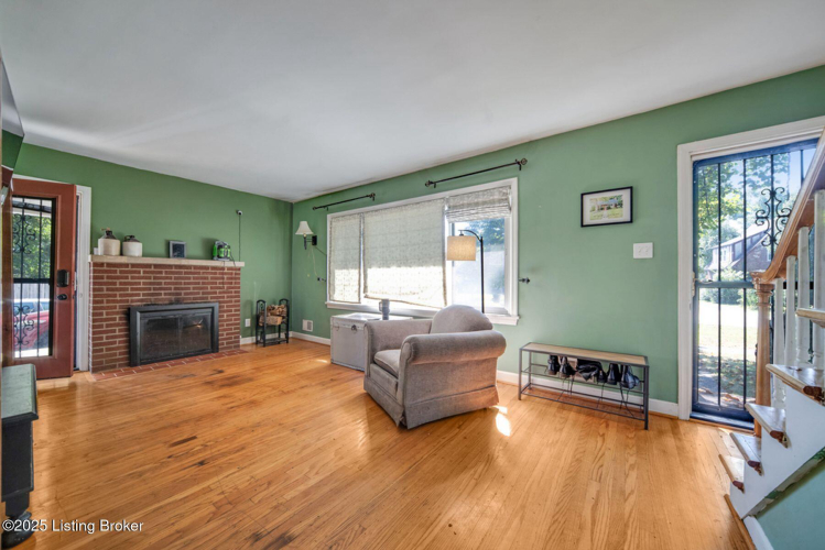 Listing Image 8
