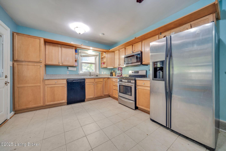 Listing Image 10