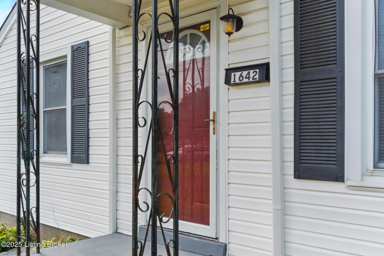 Listing Image 4
