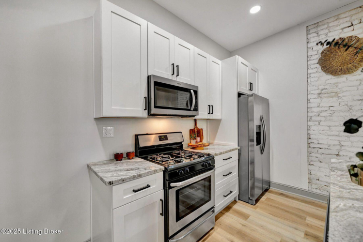Listing Image 22