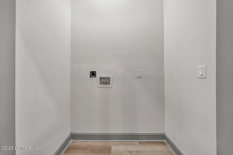 Listing Image 27