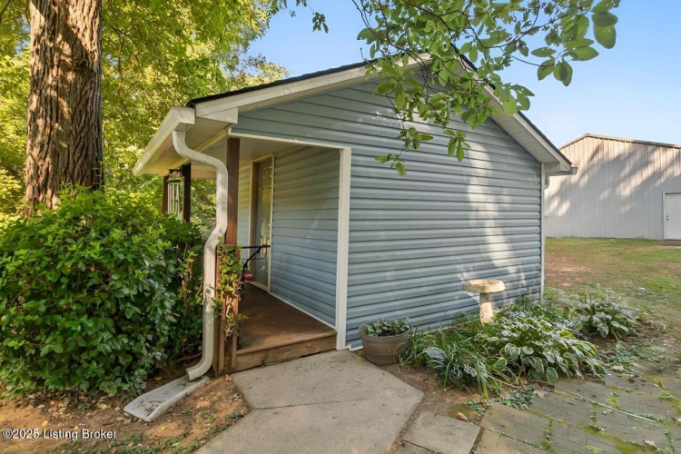 Listing Image 10