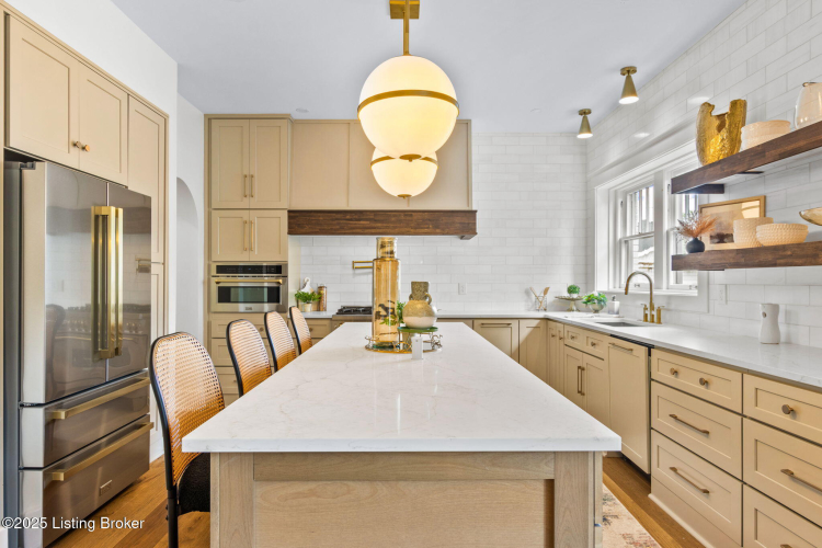 Listing Image 19