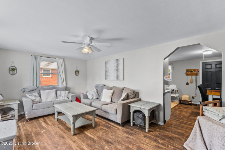 Listing Image 7